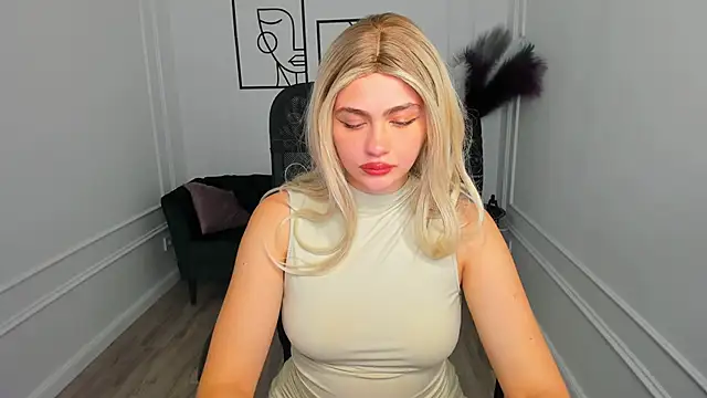 LeslieMineg online show from 3, 10, 2025