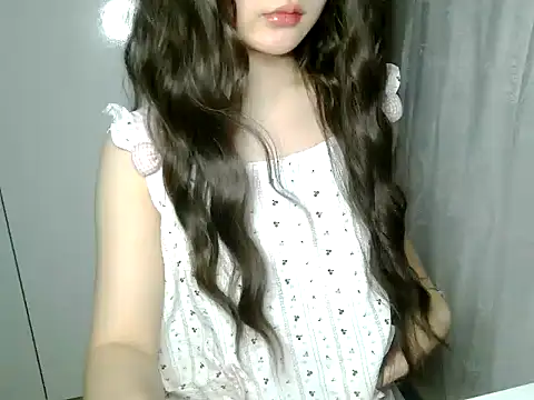 Snapshot of Annabelle-e chatting on 19, 7, 2026 Annabelle-e online show from 19, 7, 2026