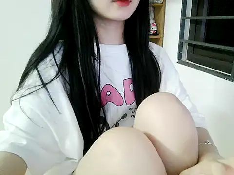 Snapshot of Annabelle-e chatting on 11, 10, 2025 Annabelle-e online show from 11, 10, 2025