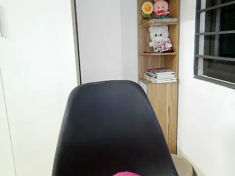 Snapshot of Annabelle-e chatting on 24, 10, 2025 Annabelle-e online show from 24, 10, 2025