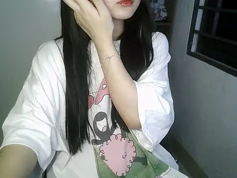 Snapshot of Annabelle-e chatting on 10, 10, 2025 Annabelle-e online show from 10, 10, 2025