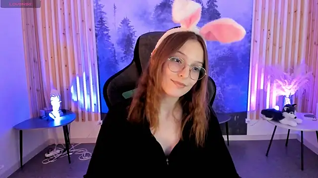 Snapshot of JenniferKiim chatting on 8, 11, 2025 JenniferKiim online show from 8, 11, 2025