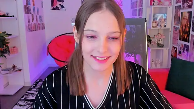 Snapshot of JenniferKiim chatting on 4, 10, 2025 JenniferKiim online show from 4, 10, 2025