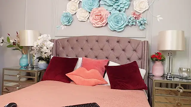 SophiaCarterX online show from 4, 12, 2025