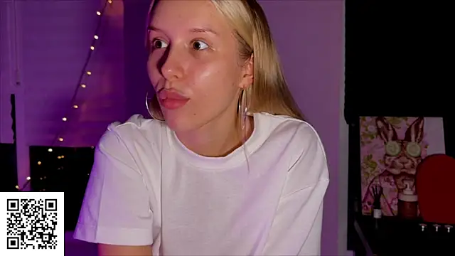 ElysiaXo online show from 8, 11, 2025