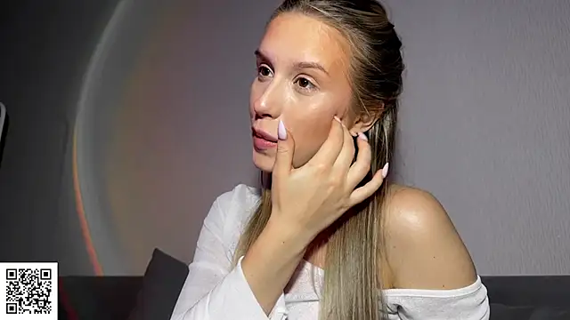 ElysiaXo online show from 23, 10, 2025