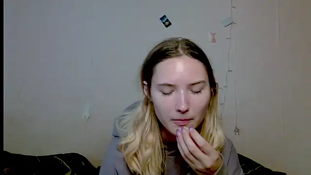  kikiclark   online show from 5, 10, 2025