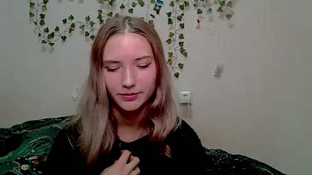  kikiclark   online show from 29, 10, 2025