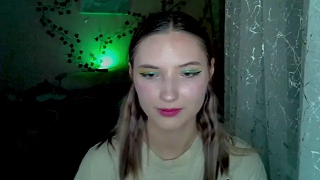  kikiclark   online show from 14, 11, 2025