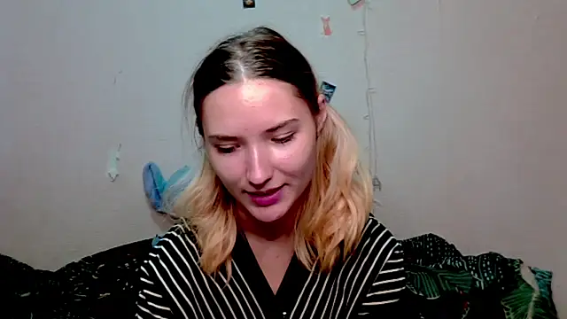  kikiclark   online show from 15, 10, 2025