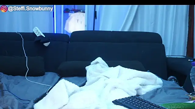 Steffi Snowbunny online show from 27, 10, 2025