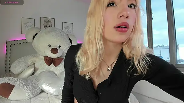 Mayajhons online show from 9, 10, 2025