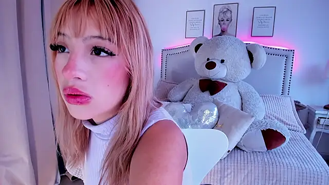 Mayajhons online show from 4, 12, 2025