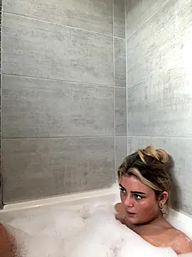 Snapshot of CassyBaby chatting on 22, 10, 2025 CassyBaby online show from 22, 10, 2025