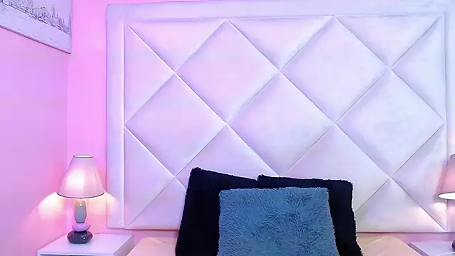 Miaa Smithh   online show from 7, 11, 2025