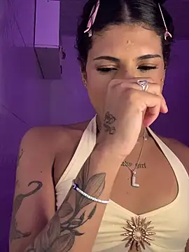 Snapshot of luluzinhax chatting on 18, 2, 2026 luluzinhax online show from 18, 2, 2026