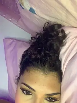 Snapshot of luluzinhax chatting on 24, 2, 2026 luluzinhax online show from 24, 2, 2026