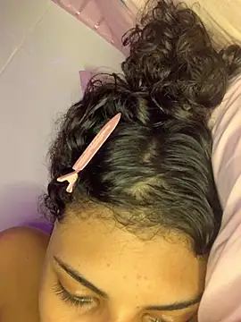 Snapshot of luluzinhax chatting on 21, 2, 2026 luluzinhax online show from 21, 2, 2026