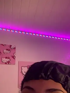 Snapshot of luluzinhax chatting on 5, 2, 2026 luluzinhax online show from 5, 2, 2026