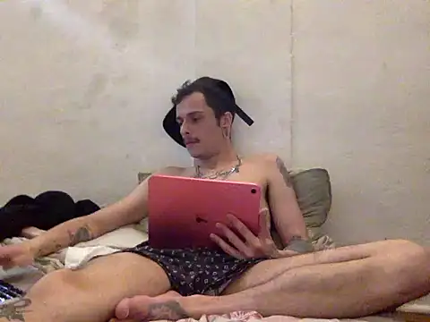 chrisalmeid  online show from 13, 10, 2025