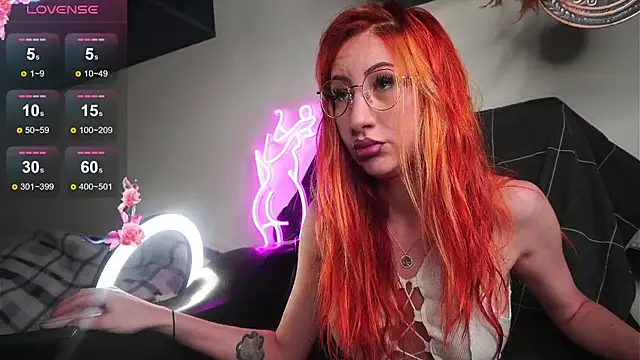 DaddysLittleSlutfox online show from 21, 10, 2025