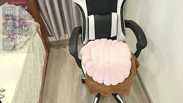 Snapshot of Bae_Gigii chatting on 15, 12, 2025 Bae Gigii online show from 15, 12, 2025