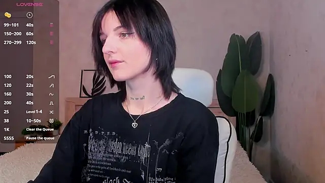 Lynn Martin online show from 12, 4, 2026