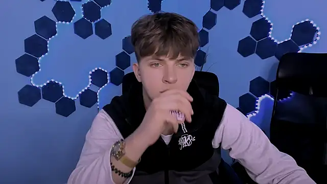 travis wolf  online show from 17, 4, 2026