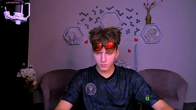 travis wolf  online show from 22, 9, 2025