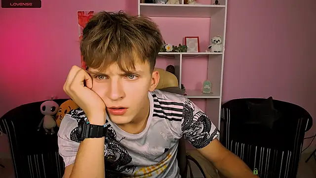 travis wolf  online show from 8, 9, 2025