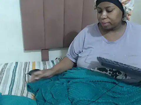 Chubby Queenx255 online show from 24, 10, 2025