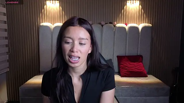  Mia Evans 1 online show from 17, 4, 2026