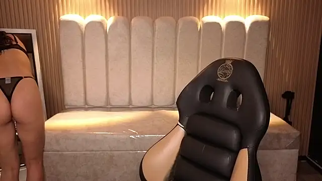  Mia Evans 1 online show from 26, 11, 2025