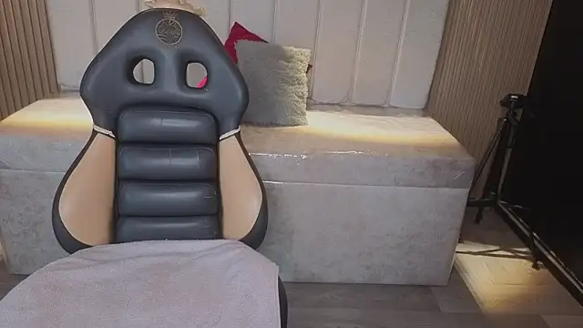 Snapshot of _Mia_Evans_1 chatting on 24, 2, 2026 Mia Evans 1 online show from 24, 2, 2026