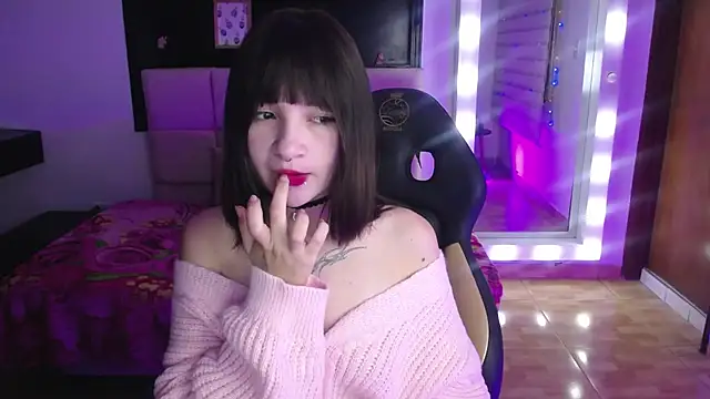  Charlotte Collins  online show from 15, 11, 2025