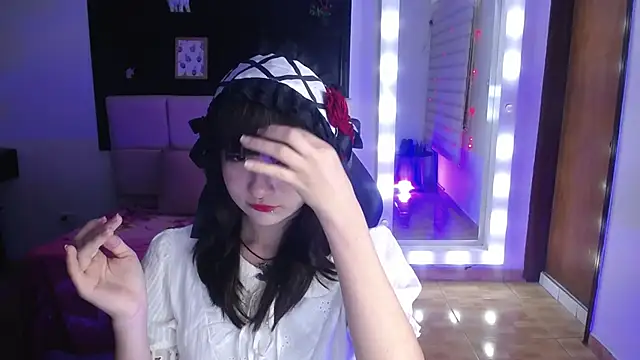  Charlotte Collins  online show from 28, 11, 2025