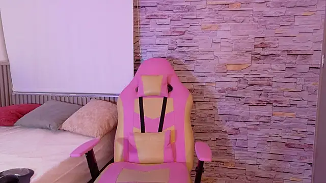 Snapshot of liz_monserrat_1 chatting on 21, 11, 2025 liz monserrat 1 online show from 21, 11, 2025