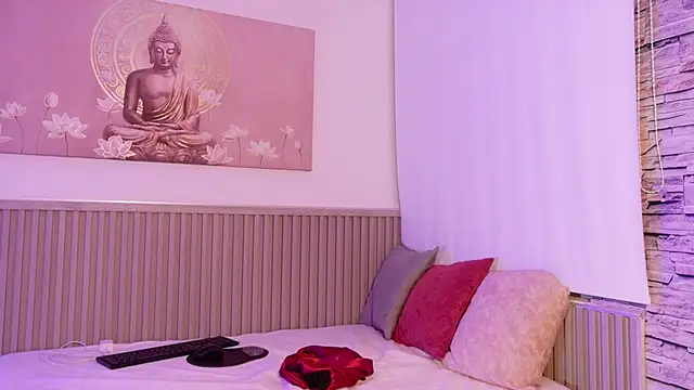 Snapshot of liz_monserrat_1 chatting on 9, 11, 2025 liz monserrat 1 online show from 9, 11, 2025