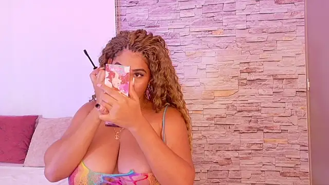 Snapshot of liz_monserrat_1 chatting on 7, 2, 2026 liz monserrat 1 online show from 7, 2, 2026