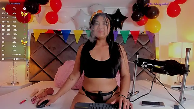 LuciaCollins  online show from 29, 9, 2025