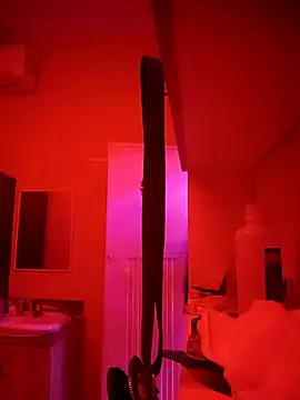 SaraBust online show from 18, 10, 2025