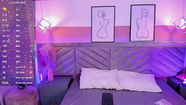 Mia Valentine  online show from 9, 10, 2025