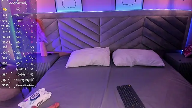 Mia Valentine  online show from 7, 10, 2025