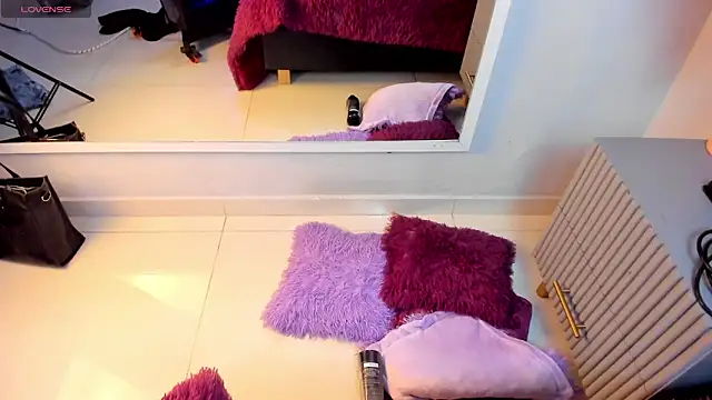 Mia Valentine  online show from 6, 3, 2026