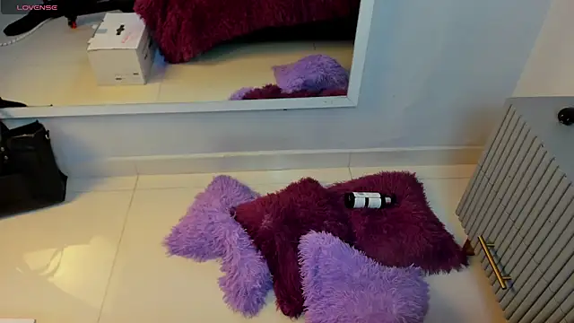 Mia Valentine  online show from 2, 3, 2026