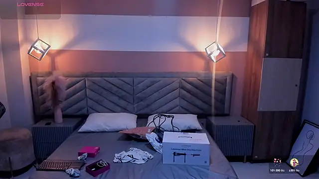 Mia Valentine  online show from 25, 10, 2025