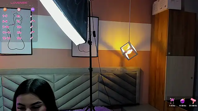 Mia Valentine  online show from 9, 2, 2026