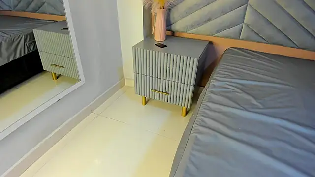 Mia Valentine  online show from 14, 2, 2026