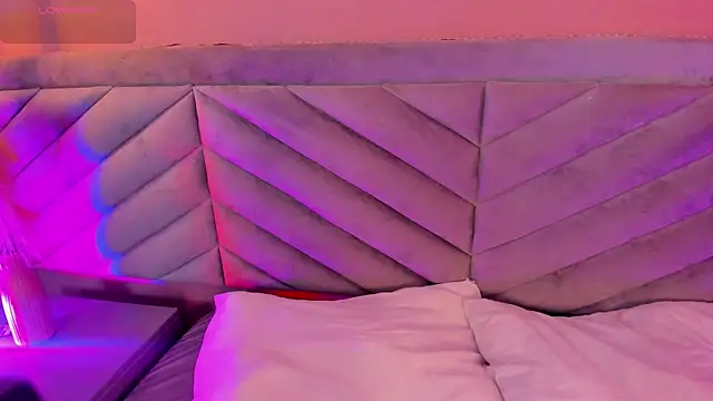 Mia Valentine  online show from 6, 11, 2025