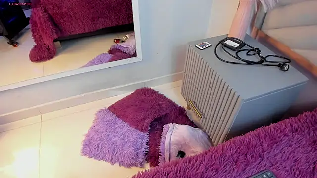 Mia Valentine  online show from 28, 2, 2026